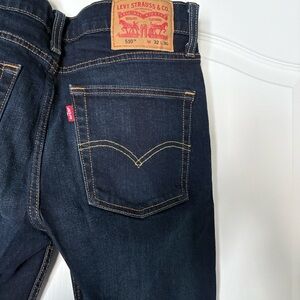 Levi's 510 (LIKE NEW) 32x30 Dark Wash